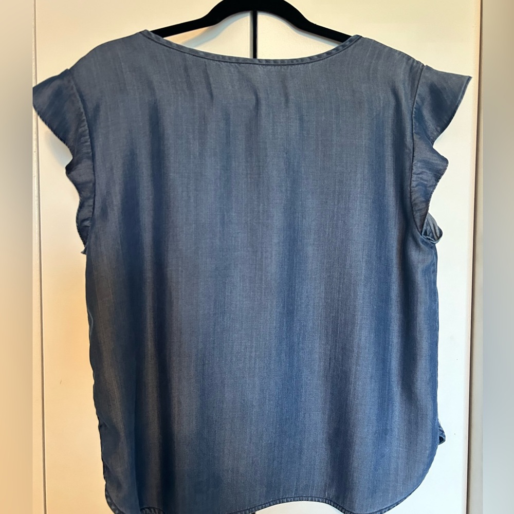 Gap women’s denim flutter sleeve top size L